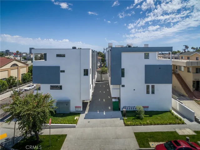 5006 W Maplewood Avenue, Hancock Park, California 90004