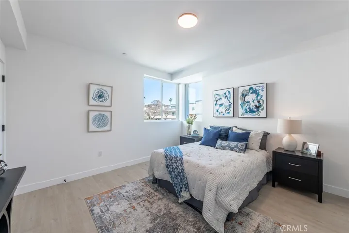 5006 W Maplewood Avenue, Hancock Park, California 90004
