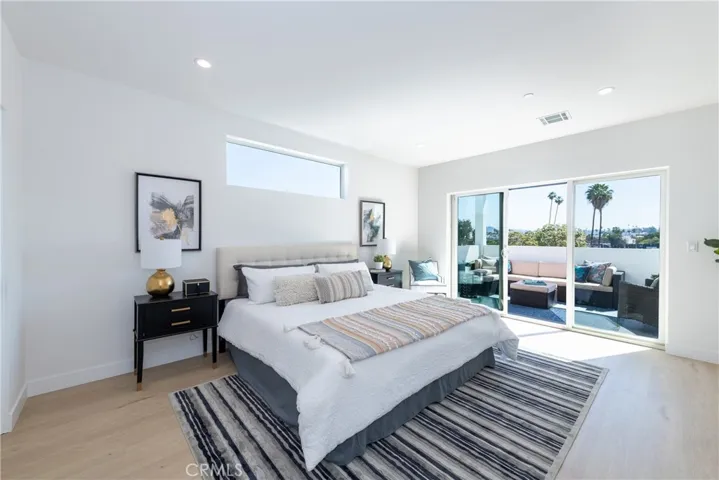 5006 W Maplewood Avenue, Hancock Park, California 90004
