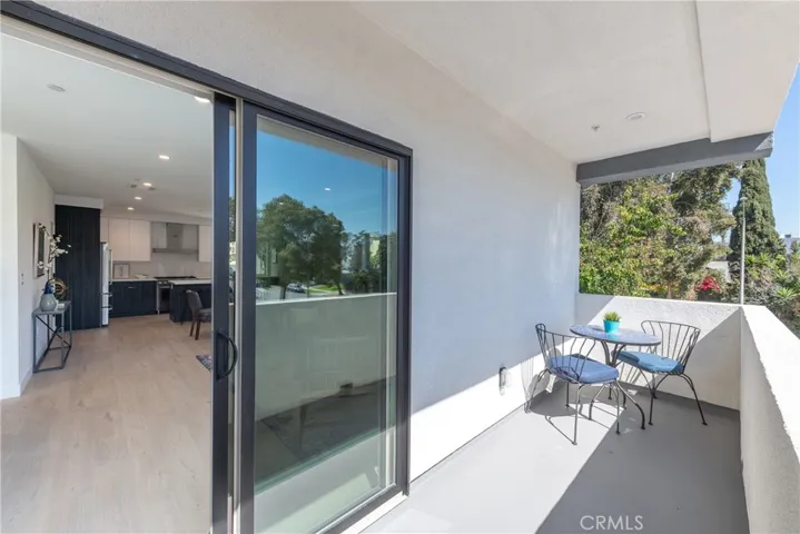 5006 W Maplewood Avenue, Hancock Park, California 90004