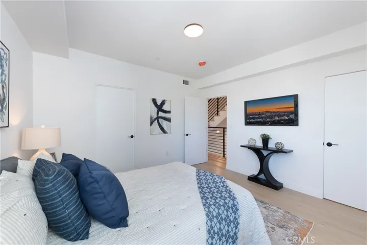 5006 W Maplewood Avenue, Hancock Park, California 90004