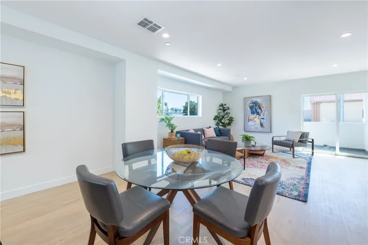 5006 W Maplewood Avenue, Hancock Park, California 90004