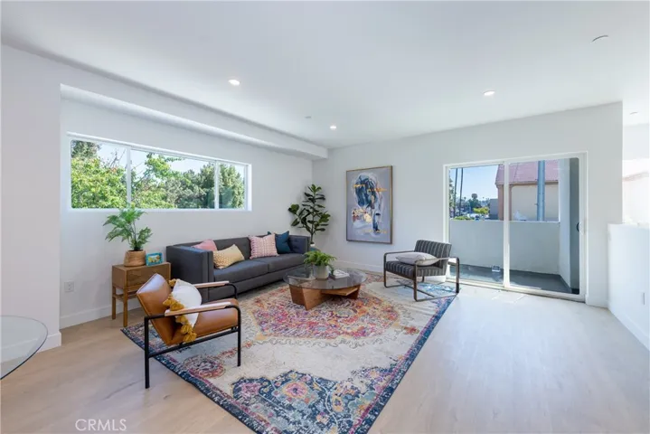 5006 W Maplewood Avenue, Hancock Park, California 90004