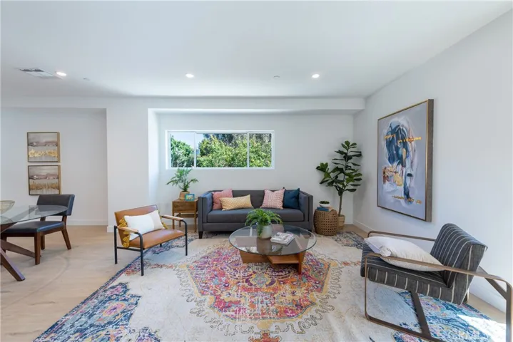 5006 W Maplewood Avenue, Hancock Park, California 90004