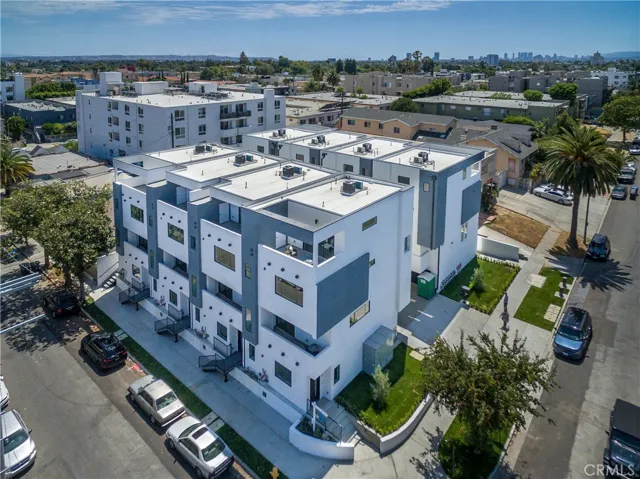 5006 W Maplewood Avenue, Hancock Park, California 90004