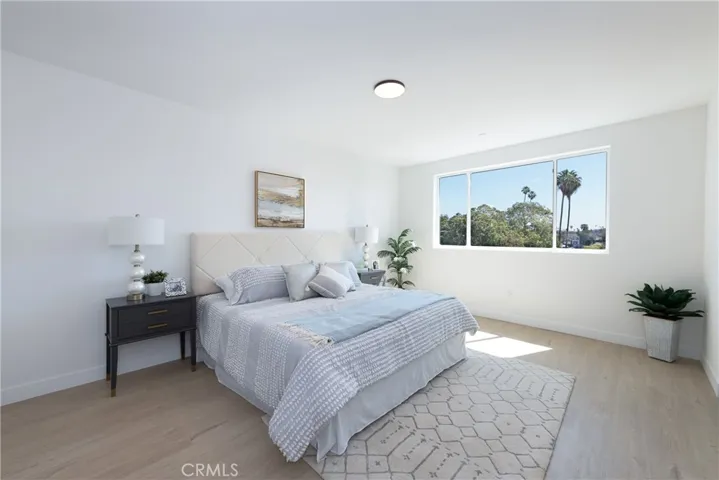 5006 W Maplewood Avenue, Hancock Park, California 90004