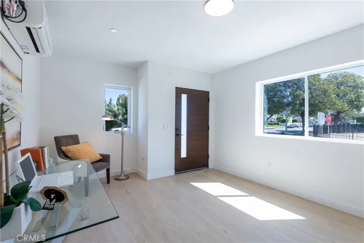 5006 W Maplewood Avenue, Hancock Park, California 90004