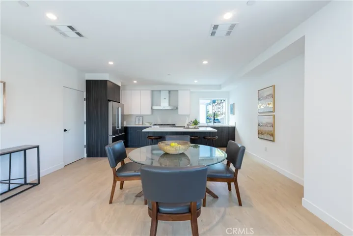 5006 W Maplewood Avenue, Hancock Park, California 90004