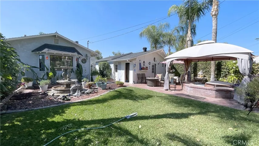 Beautiful Back Yard with lots of space