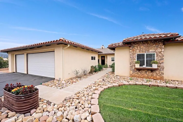 2731 Ortega Rd., Ramona, California 92065