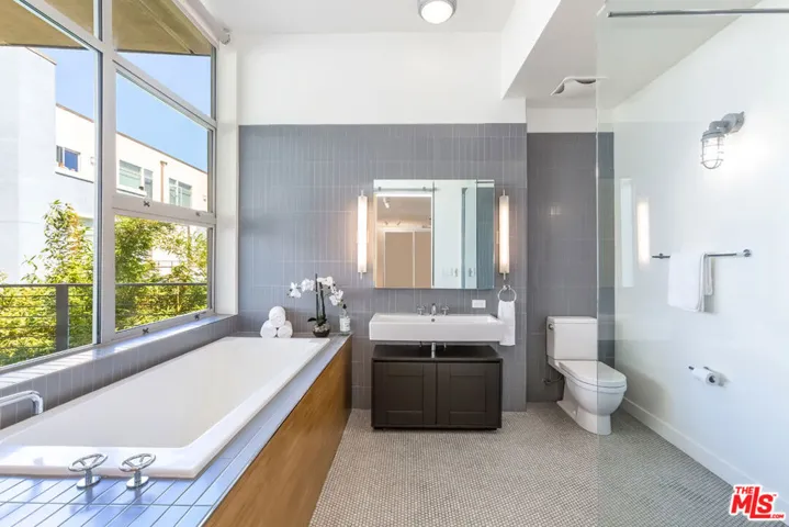 4080 Glencoe Avenue 311, Marina Del Rey, California 90292