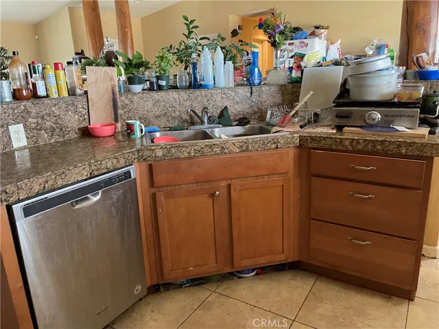 Kitchen breakfast bar