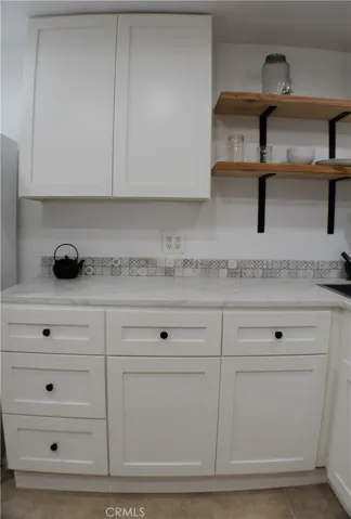 6960 1/2 Encino Avenue, Lake Balboa, California 91406