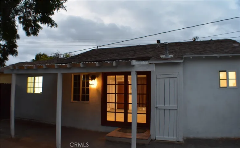 6960 1/2 Encino Avenue, Lake Balboa, California 91406
