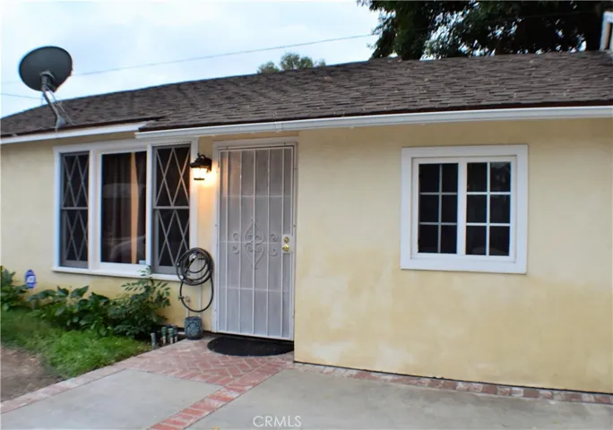 6960 1/2 Encino Avenue, Lake Balboa, California 91406