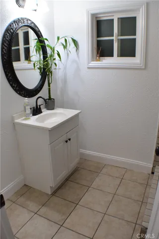 6960 1/2 Encino Avenue, Lake Balboa, California 91406