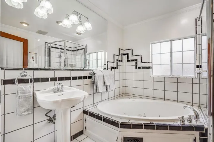 1047 W Parr Avenue, Campbell, California 95008