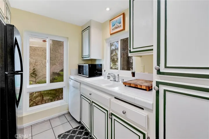 18411 Hatteras Street 241, Tarzana, California 91356
