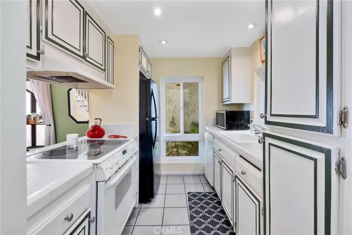 18411 Hatteras Street 241, Tarzana, California 91356