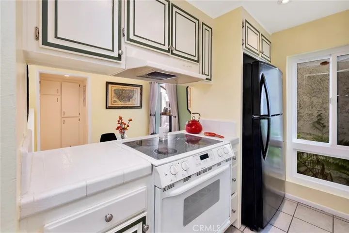 18411 Hatteras Street 241, Tarzana, California 91356