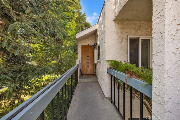18411 Hatteras Street 241, Tarzana, California 91356