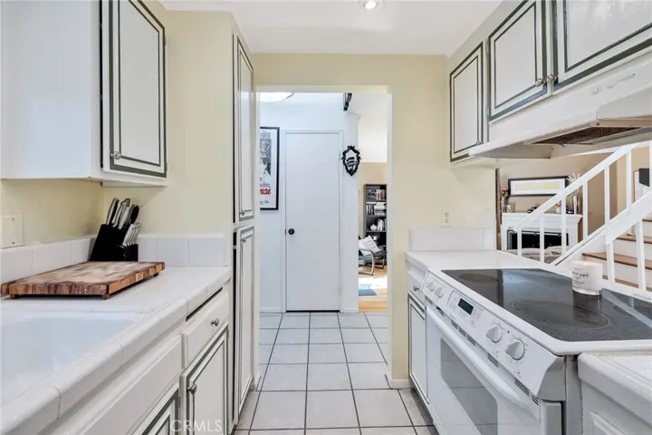 18411 Hatteras Street 241, Tarzana, California 91356