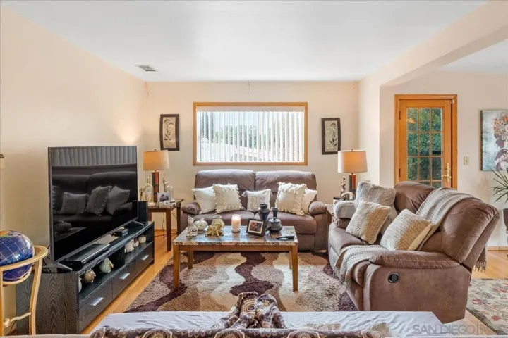 1133 W 12th Ave, Escondido, California 92025