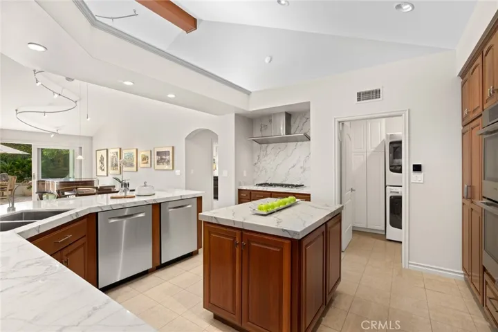 1927 Kewamee Drive, Corona Del Mar, California 92625
