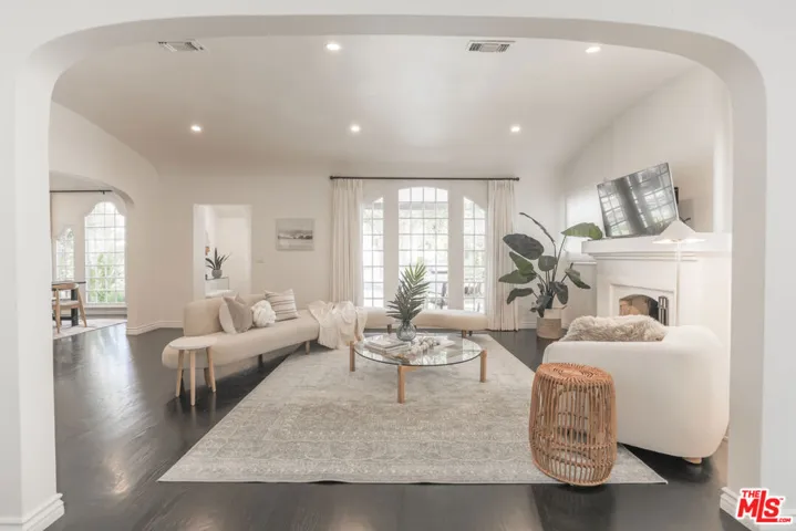 316 S Crescent Drive, Beverly Hills, California 90212