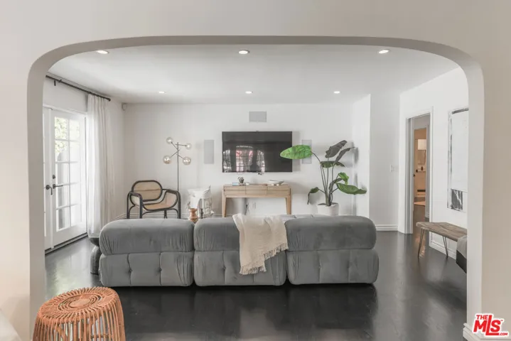 316 S Crescent Drive, Beverly Hills, California 90212