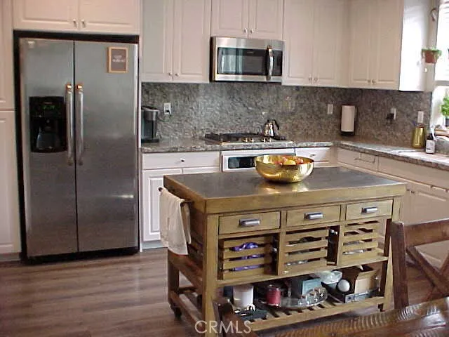 Portable Island Included with Home