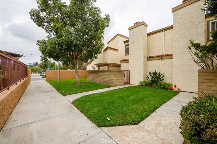 2702 Via Colina 8, Fullerton, California 92835