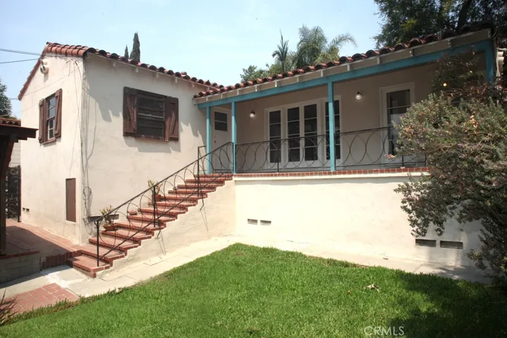 Stairs to Veranda and back of house
More storage area under bedroom window!