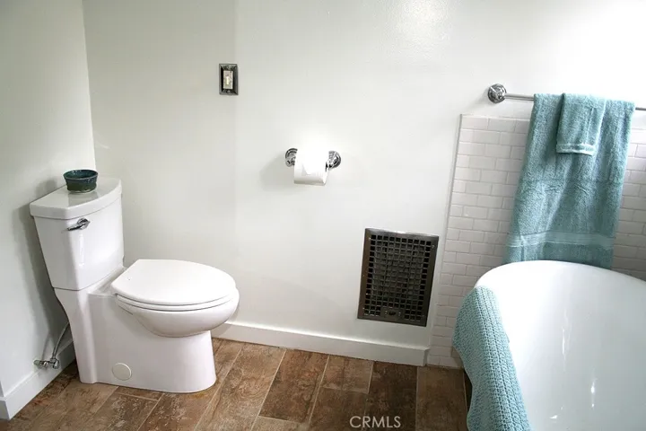 Newer Toilet and a heater with thermostat!