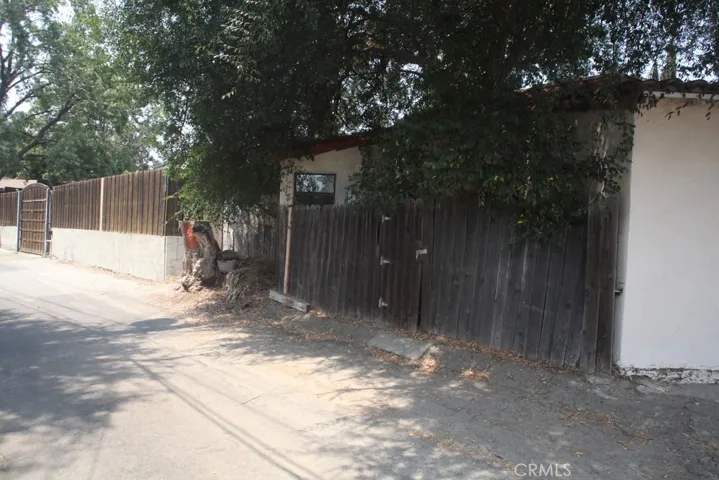 Alley with access to Chavez paddock