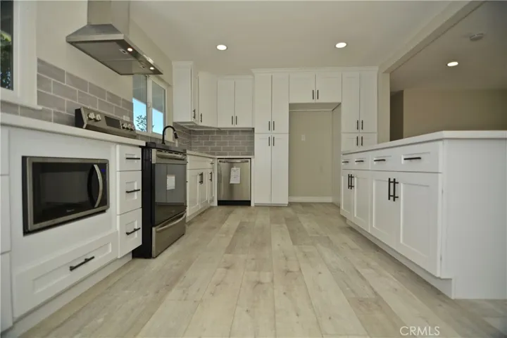 13969 Hopi Road, Apple Valley, California 92307