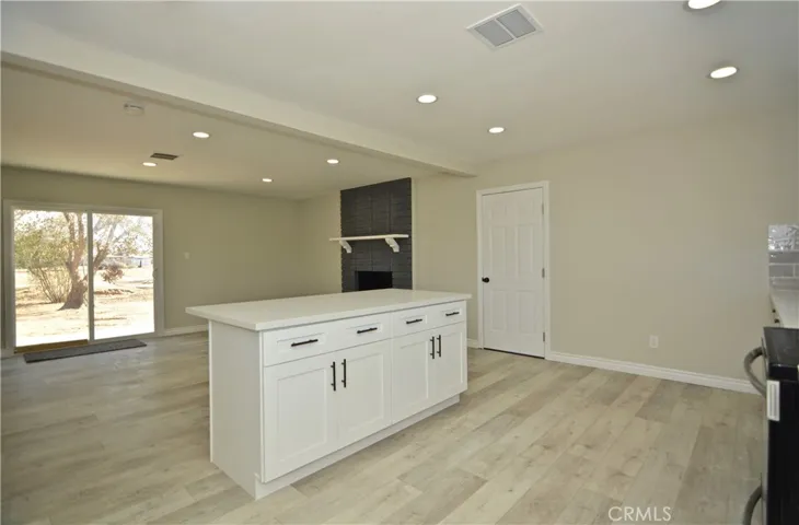 13969 Hopi Road, Apple Valley, California 92307