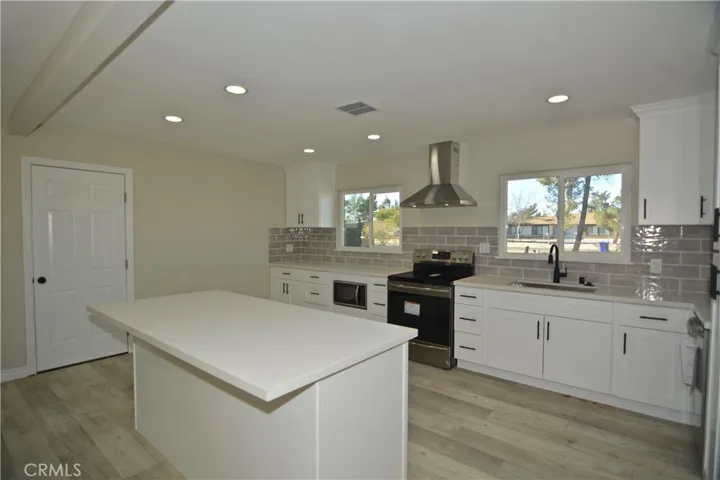 13969 Hopi Road, Apple Valley, California 92307