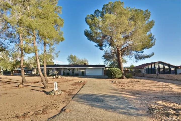 13969 Hopi Road, Apple Valley, California 92307