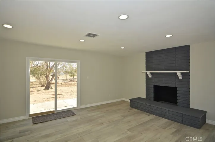 13969 Hopi Road, Apple Valley, California 92307