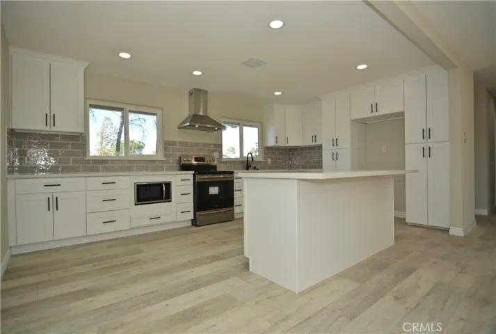 13969 Hopi Road, Apple Valley, California 92307