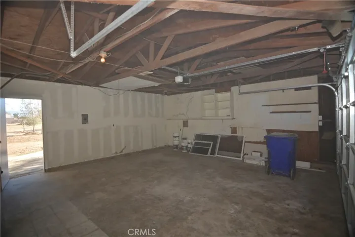 13969 Hopi Road, Apple Valley, California 92307