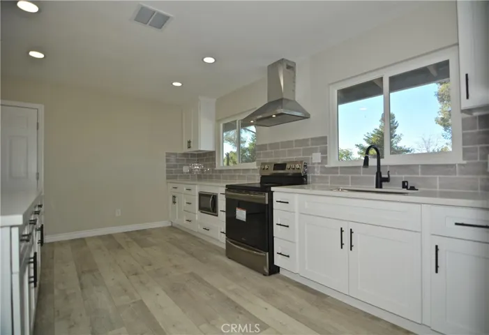 13969 Hopi Road, Apple Valley, California 92307