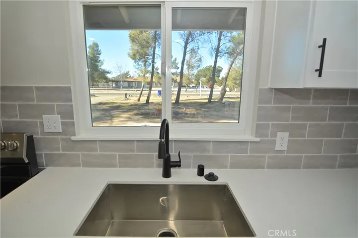 13969 Hopi Road, Apple Valley, California 92307