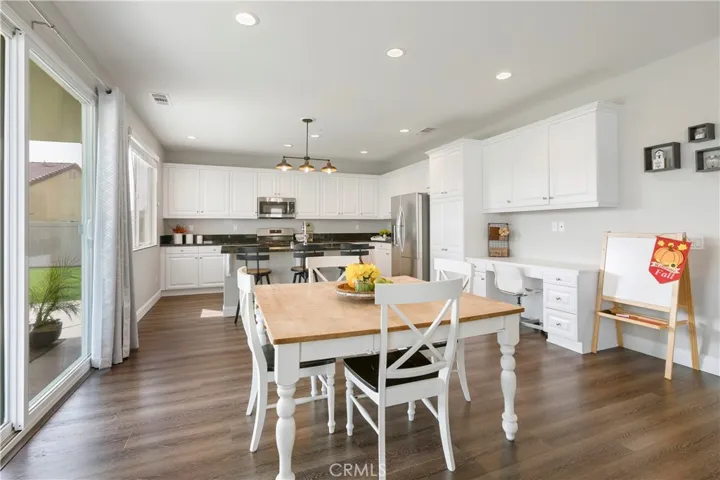 223 Parkview Court, Calimesa, California 92320