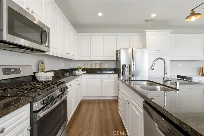 223 Parkview Court, Calimesa, California 92320