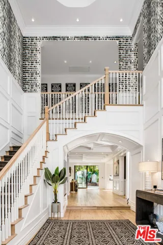 13046 Ventura Boulevard, Studio City, California 91604