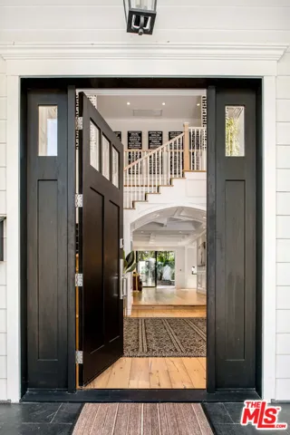 13046 Ventura Boulevard, Studio City, California 91604