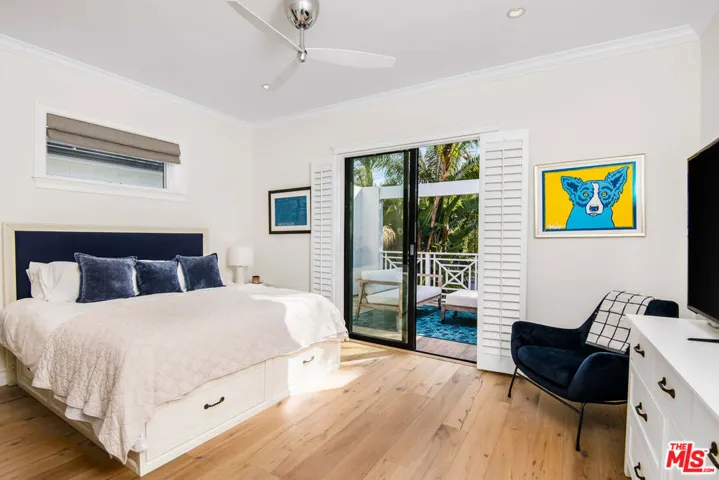 13046 Ventura Boulevard, Studio City, California 91604