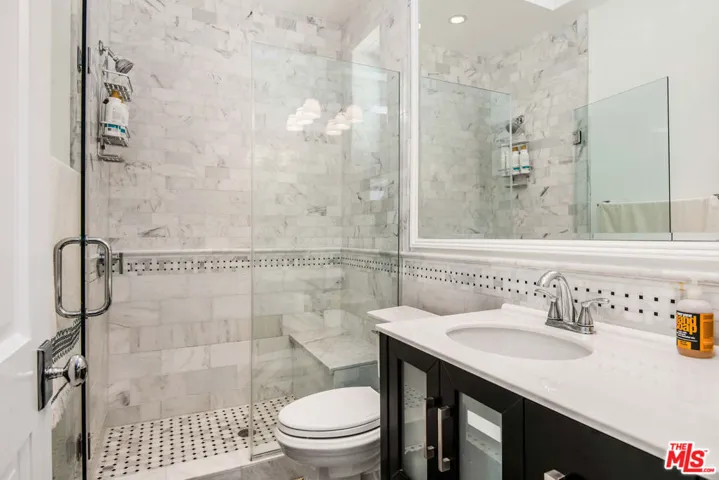 13046 Ventura Boulevard, Studio City, California 91604